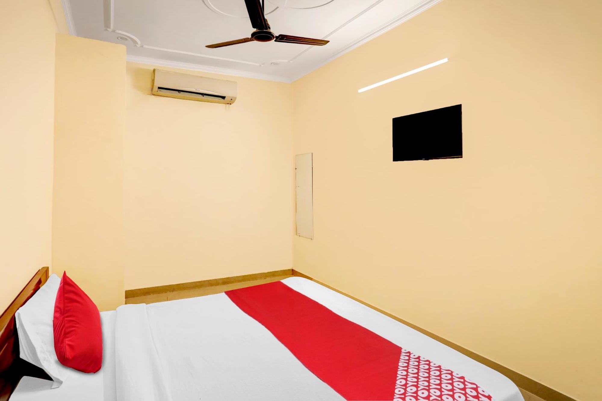 Hotel O Pari Hotel Газиабад Экстерьер фото